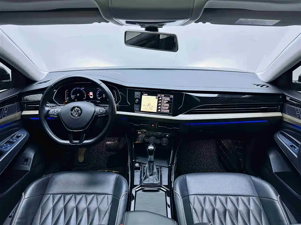Volkswagen Passat 2019 330TSI Luxury Edition China VI фото 3
