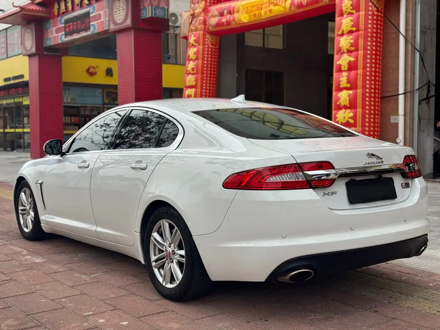 Jaguar XF 2014 2014 XF 2.0T Style Club Limited Edition