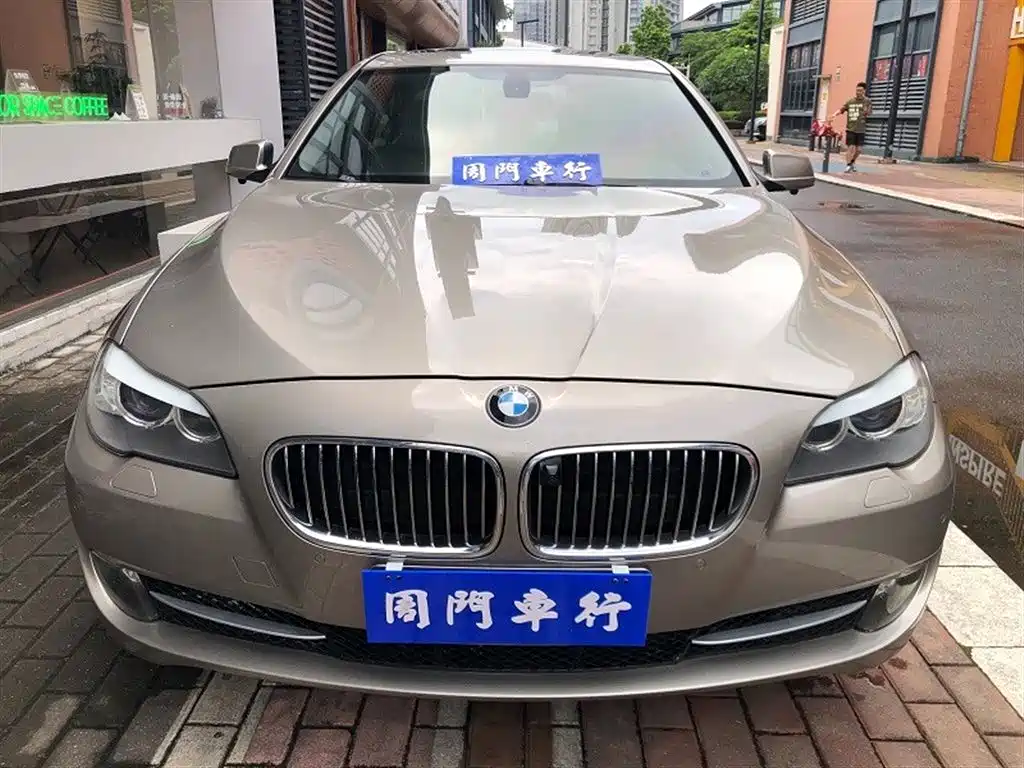 BMW 5 Series 2011 523Li Luxury фото 2