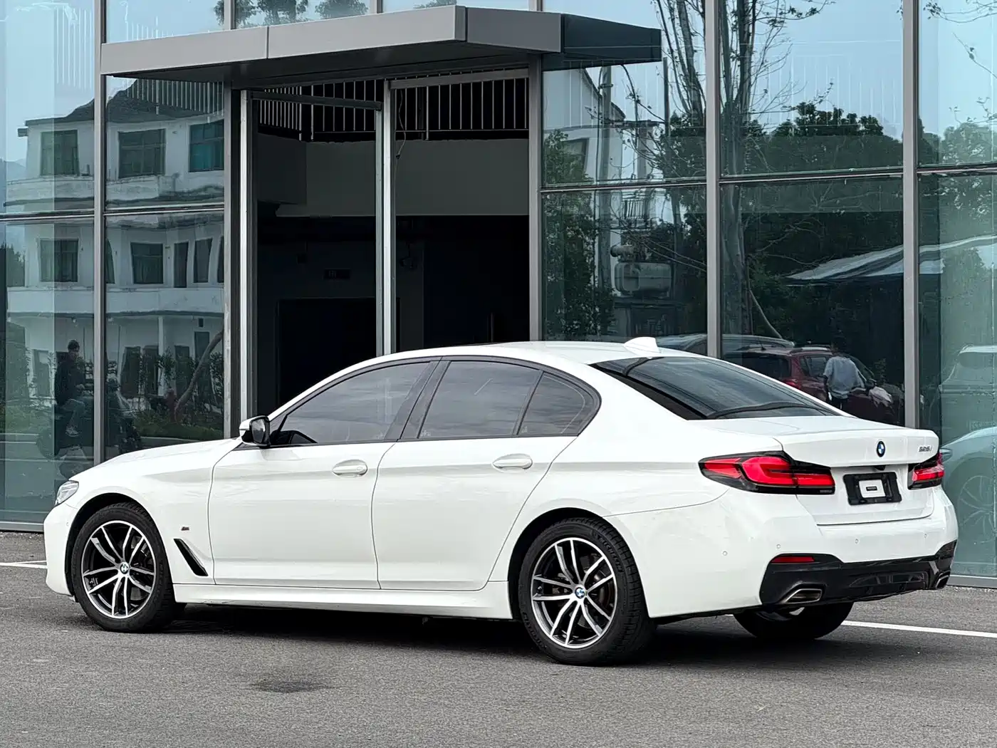 BMW 5 Series (Import) 2021 525i M Sport Package фото 4