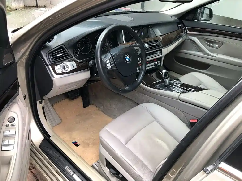 BMW 5 Series 2011 523Li Luxury фото 7