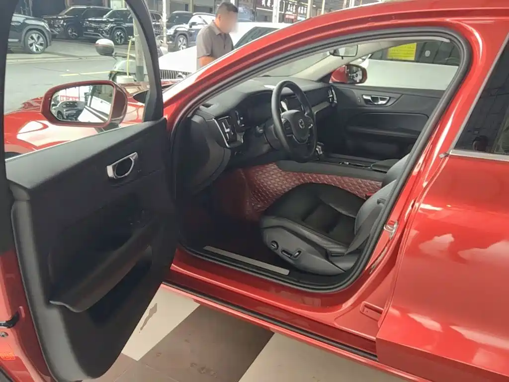Фото 16 - Volvo S60