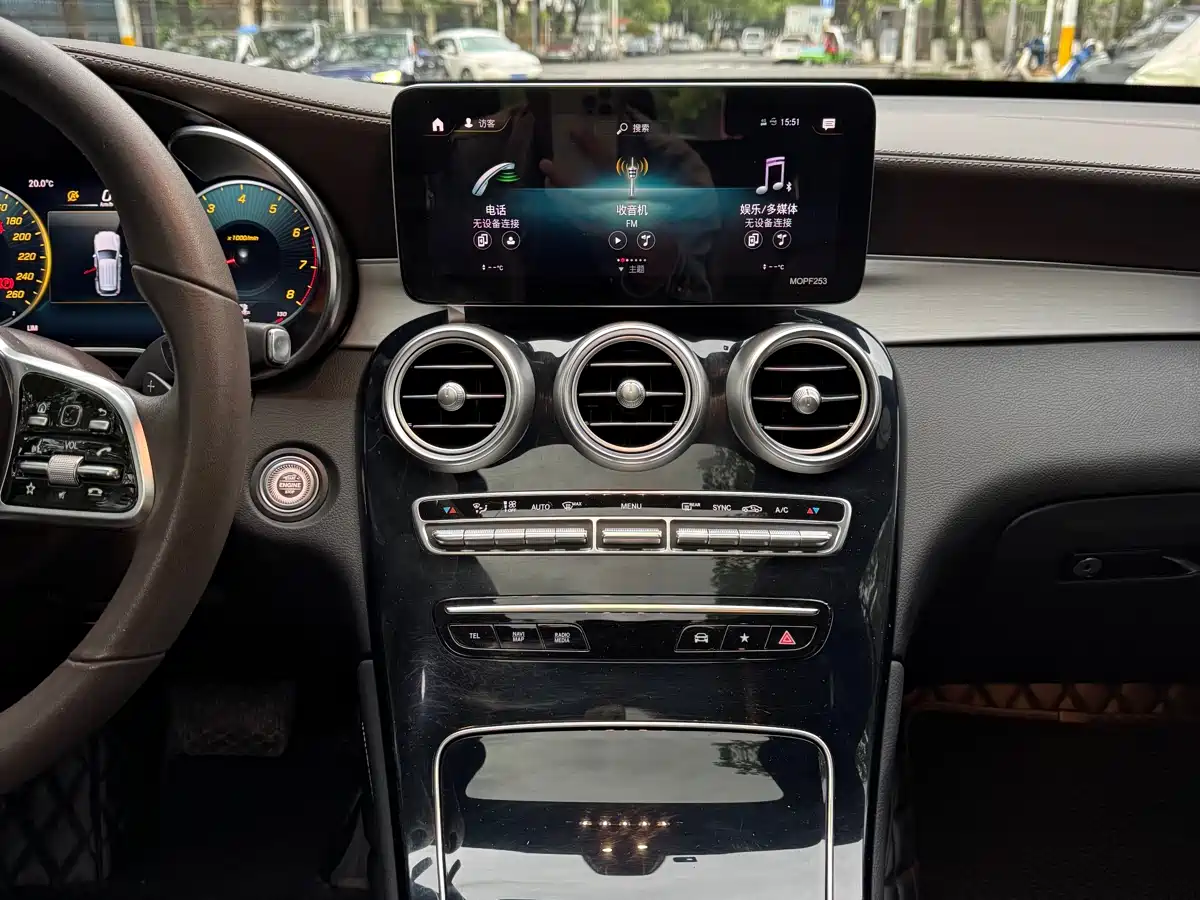 MERCEDES-BENZ GLC