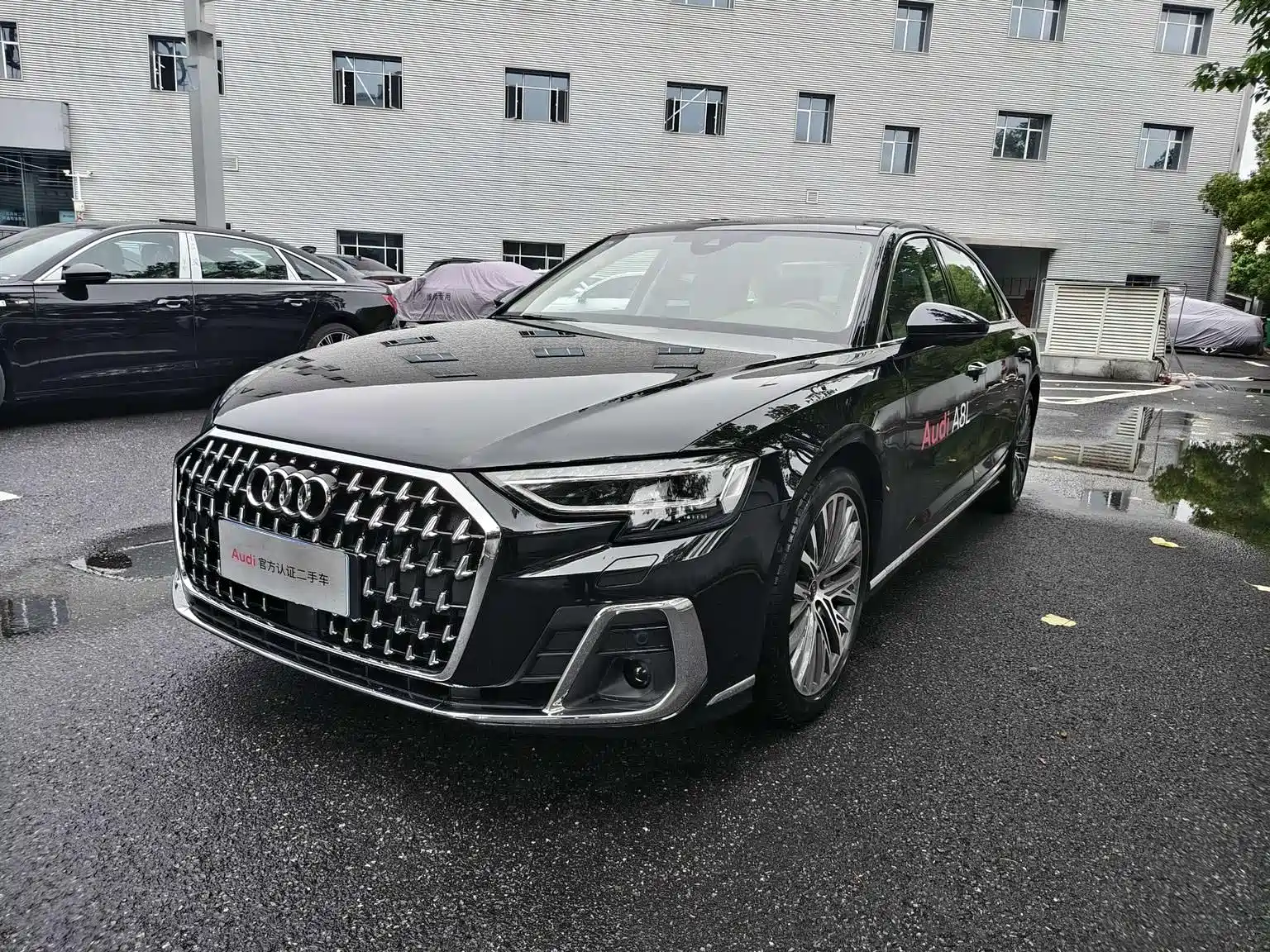 Фото 1 - Audi A8
