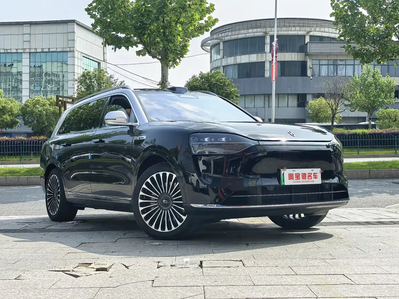 AITO Wenjie AITO M9 2025 Extended Range Ultra 52kWh 6-Seater фото 2