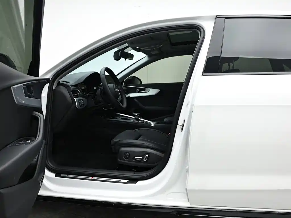 Photo 10 - Audi A4L
