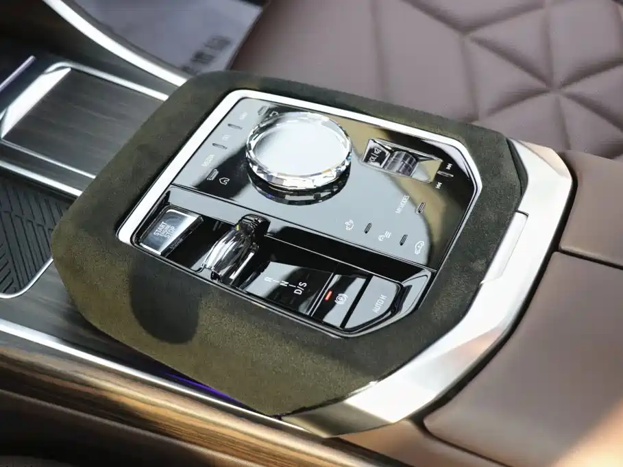 BMW 7 Series 2024 2023 Model 735Li Luxury Package