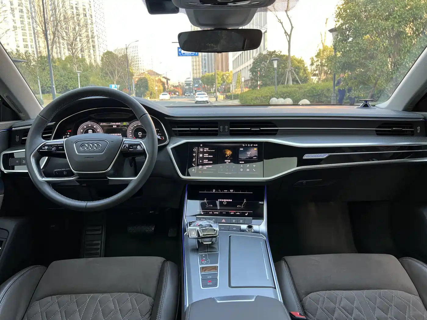 Audi A7L 2024 45TFSI quattro S-line Vision Edition Crystal Package фото 18