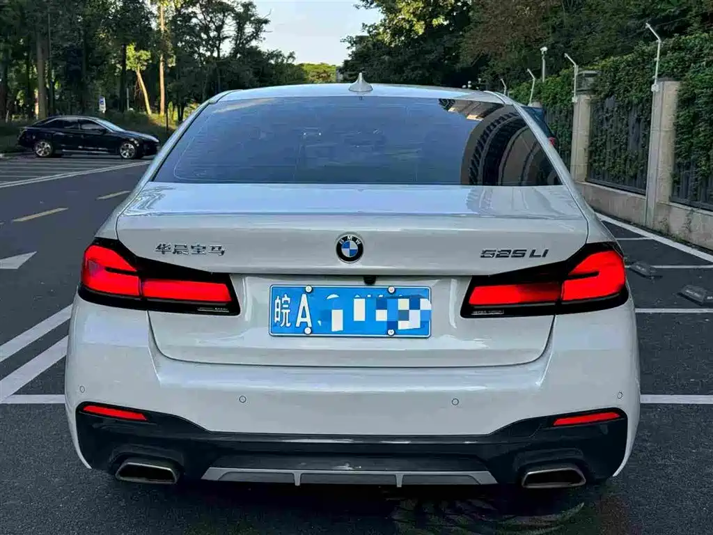 Photo 5 - BMW 5 Series