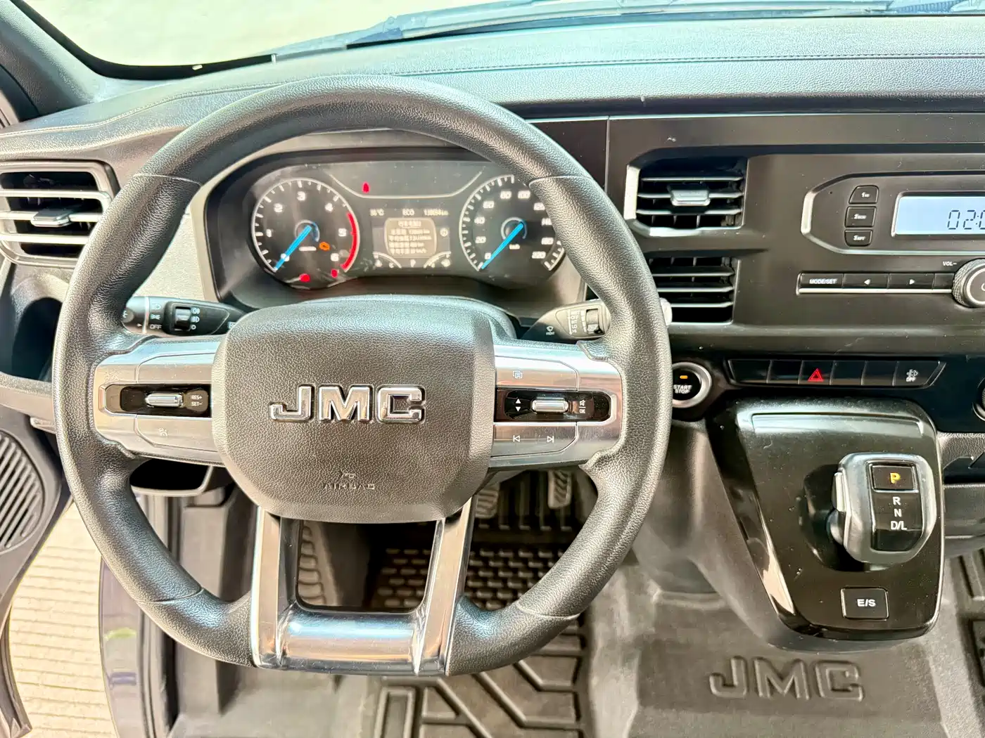 Jiangling JMC Fushun 2024 2023 2.0T Automatic Short Wheelbase Medium-High Roof Commercial MPV 6 Seats