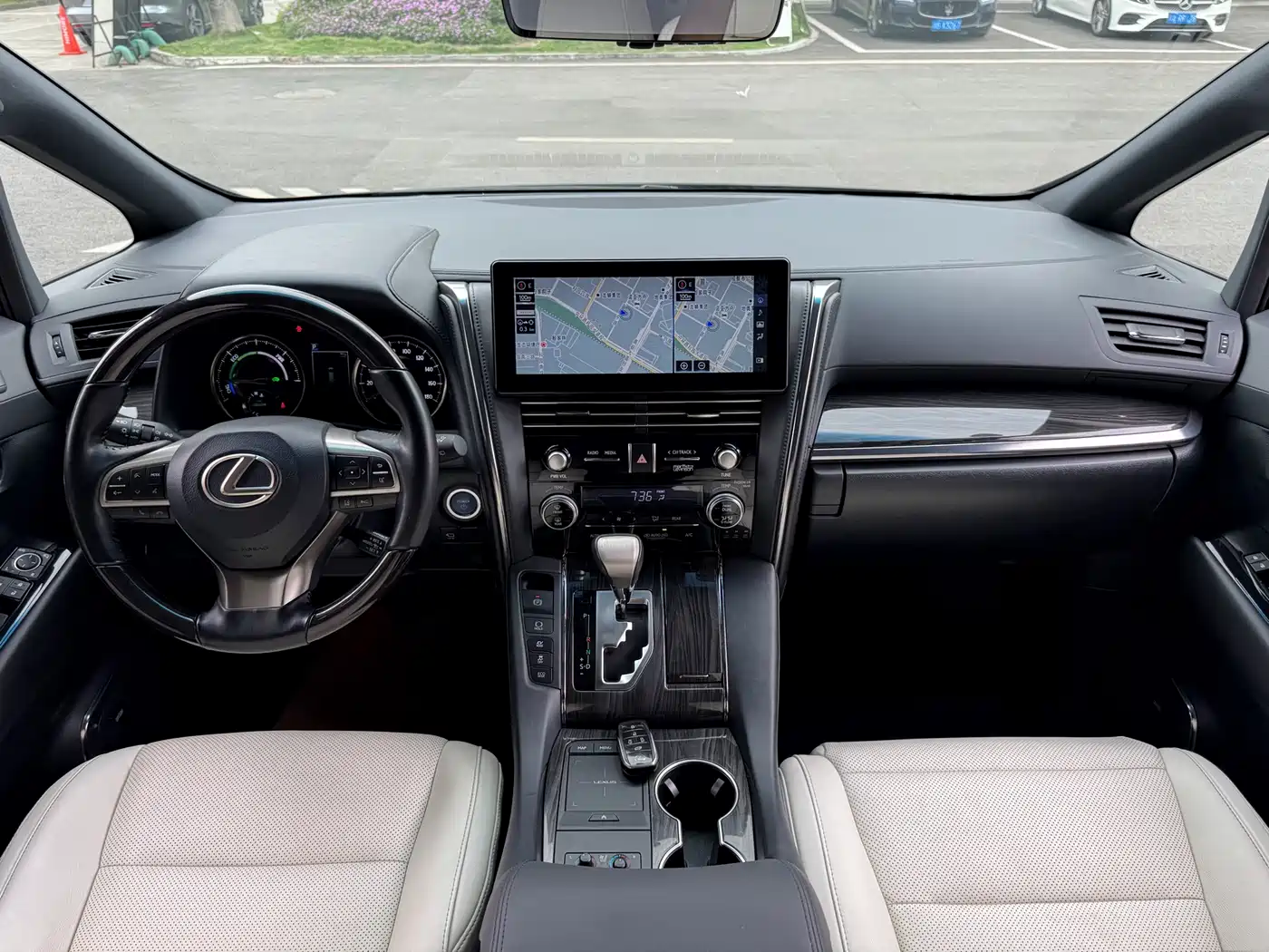 Lexus LM 2020 300h Seven-Seater Elegance Edition фото 14