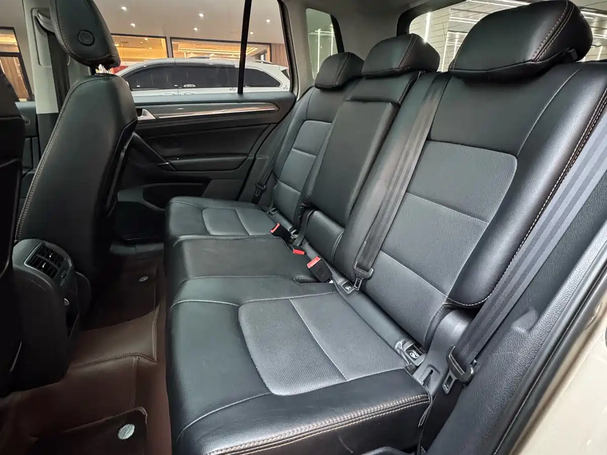 Volkswagen Golf Sportsvan 2016 230TSI Automatic Progressive фото 15