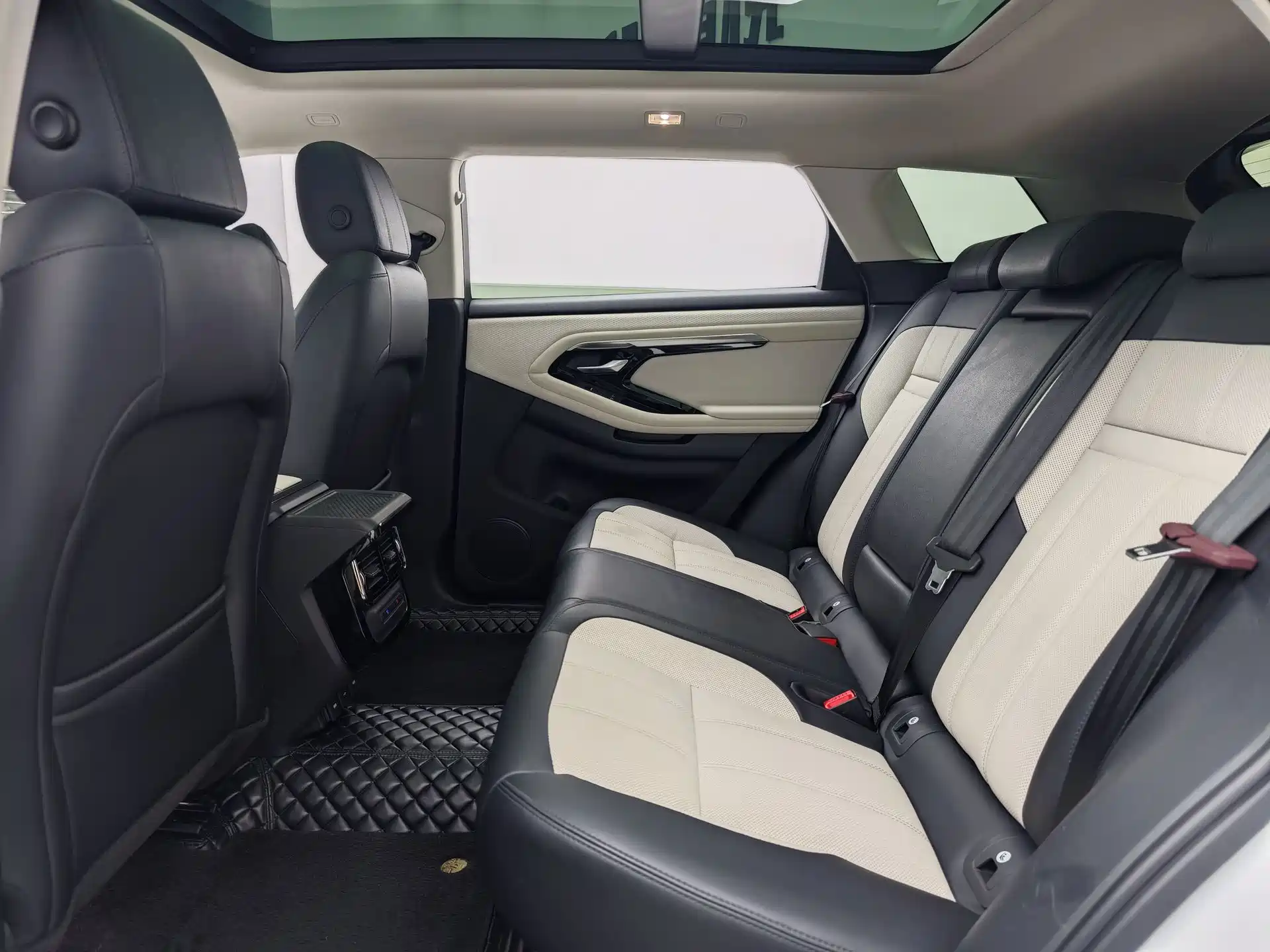 صورة 15 - Land Rover Range Rover Evoque