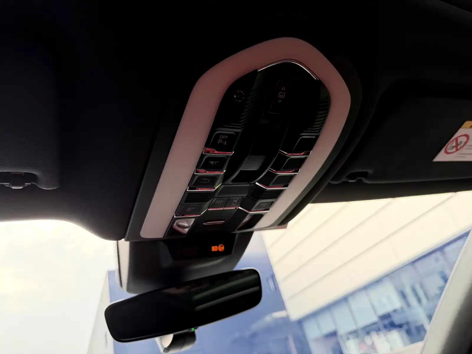 Photo 16 - Porsche Macan