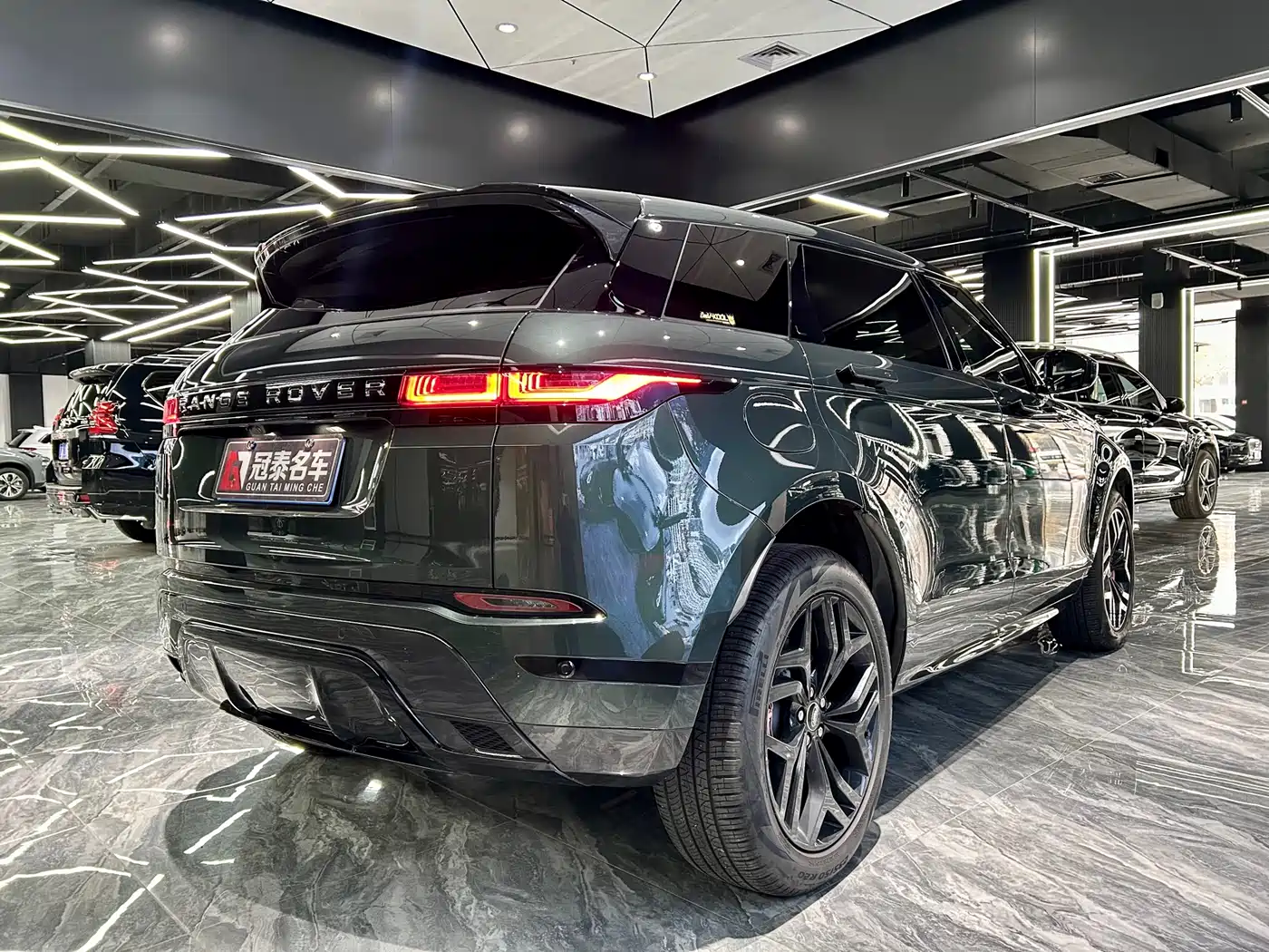 Land Rover Range Rover Evoque 2022 Range Rover Evoque L 249PS R-Dynamic Luxury Edition фото 5