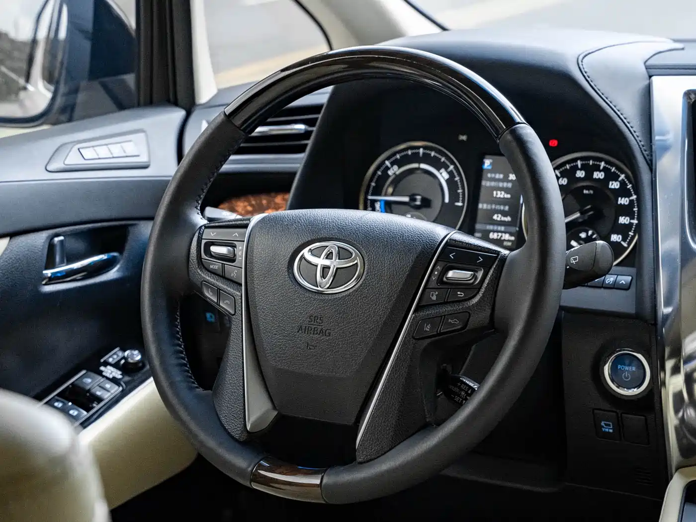 Toyota Alphard 2019 Hybrid 2.5L Luxury фото 7