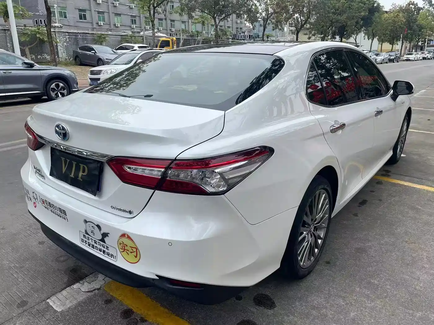 Toyota Camry 2018 Hybrid 2.5HG Luxury Edition фото 5