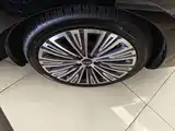Фото 14 - Hongqi H5