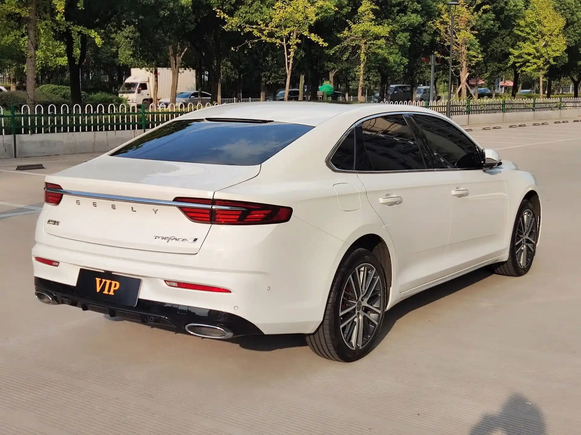 Фото 6 - Geely Preface