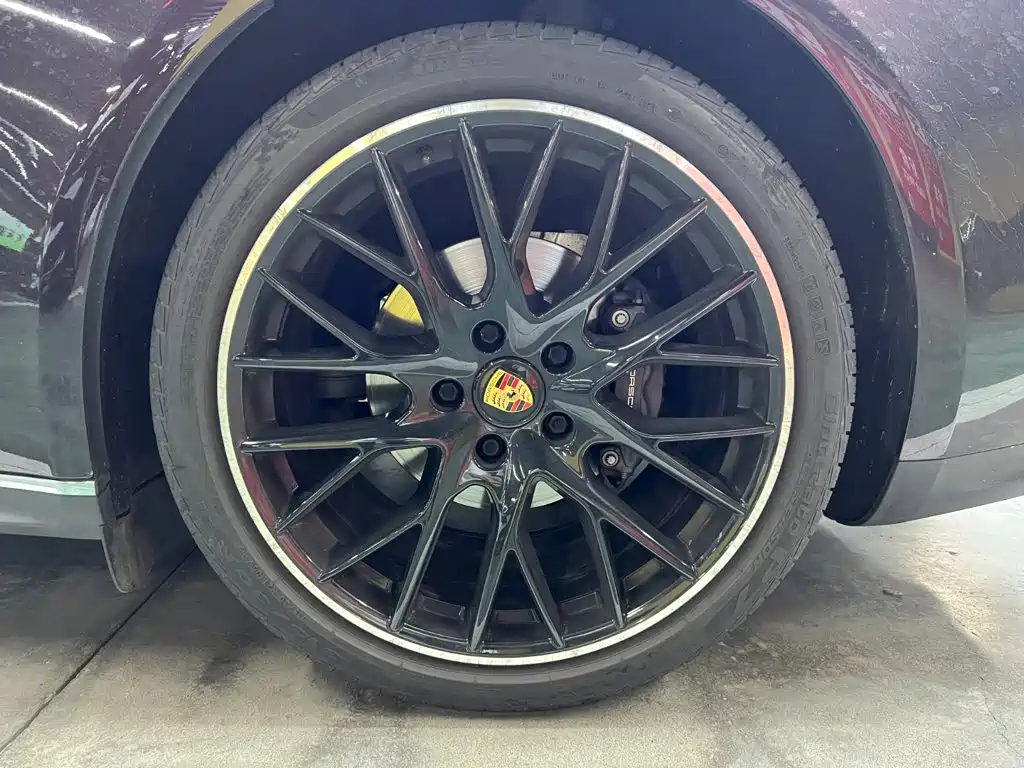 صورة 15 - Porsche Panamera
