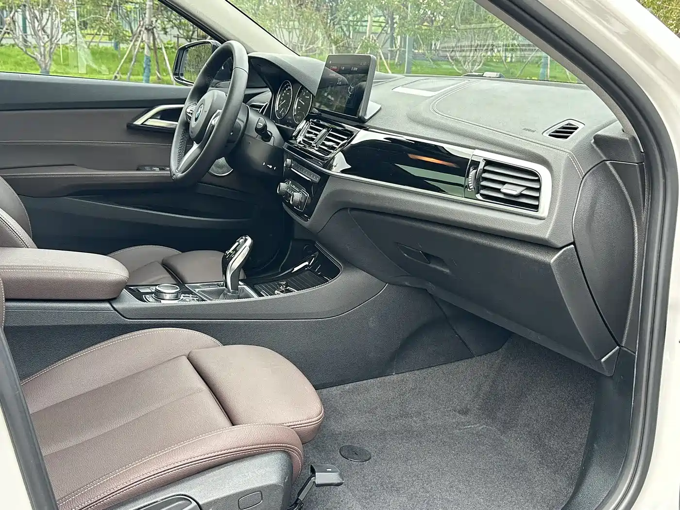BMW 1 Series 2023 120i M Sport Shadow Edition фото 6
