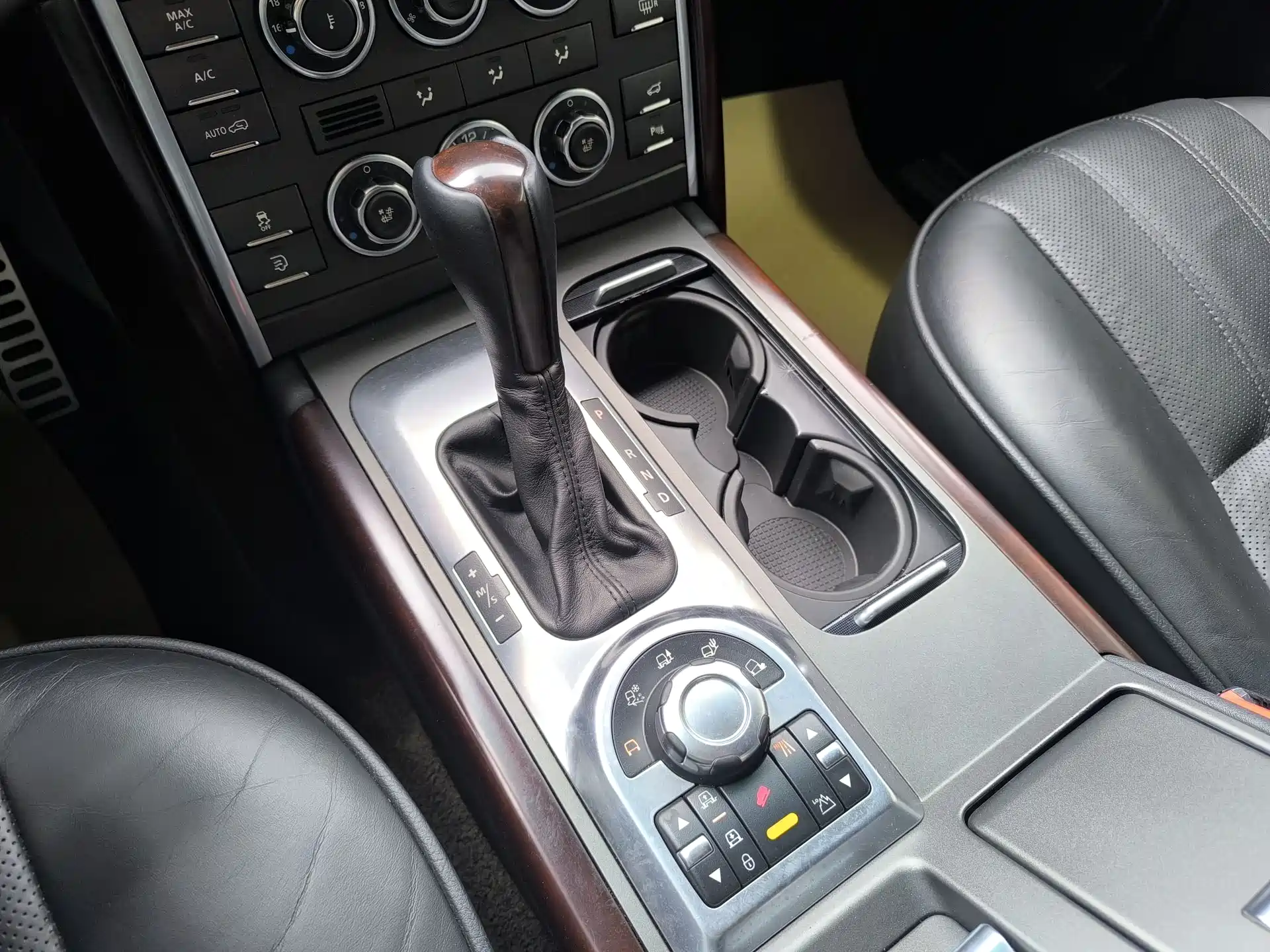 Photo 14 - Land Rover Range Rover