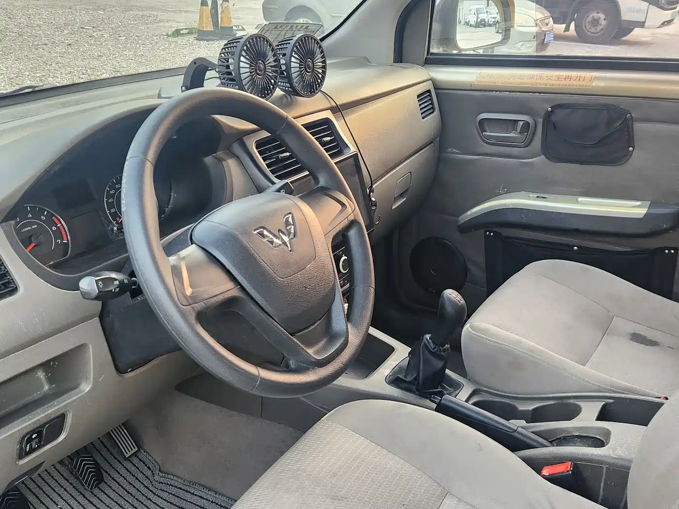 Wuling Motors Wuling Rongguang V 2017 2016 1.5L Standard