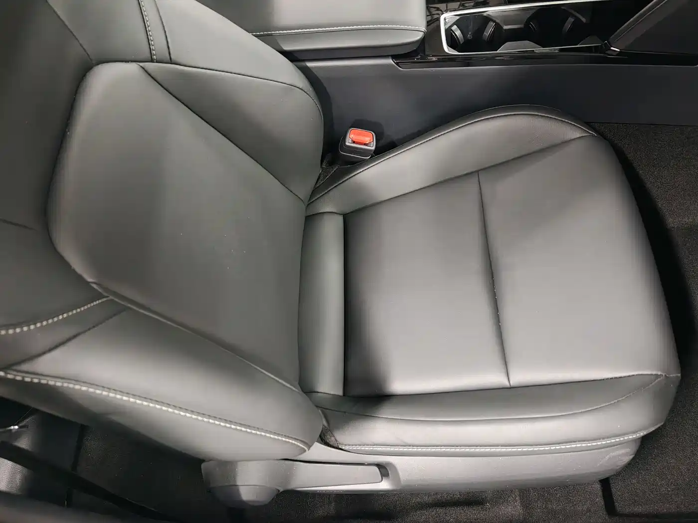 Toyota Camry 2024 Hybrid 2.0HE Elite Edition фото 10