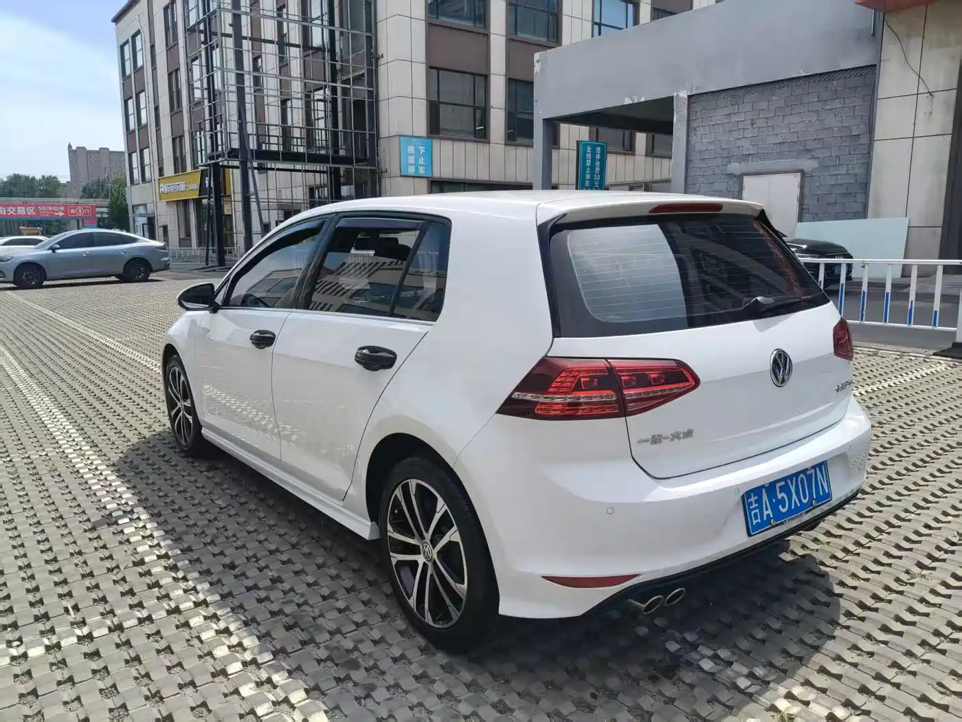 Volkswagen Golf 2016 1.4TSI Automatic R-Line фото 8