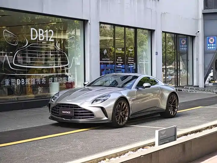 Aston Martin V8 Vantage 2025 2024 4.0T V8 Coupe