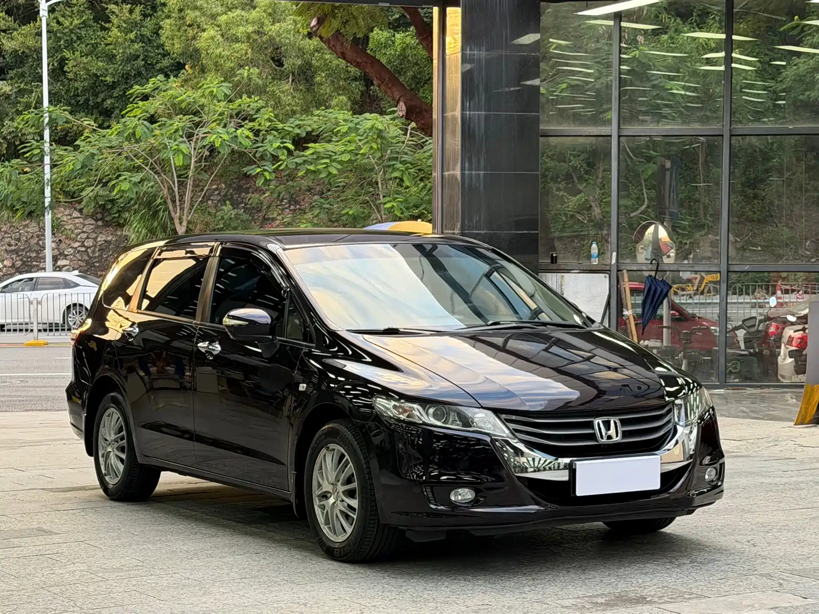 Photo 3 - Honda Odyssey