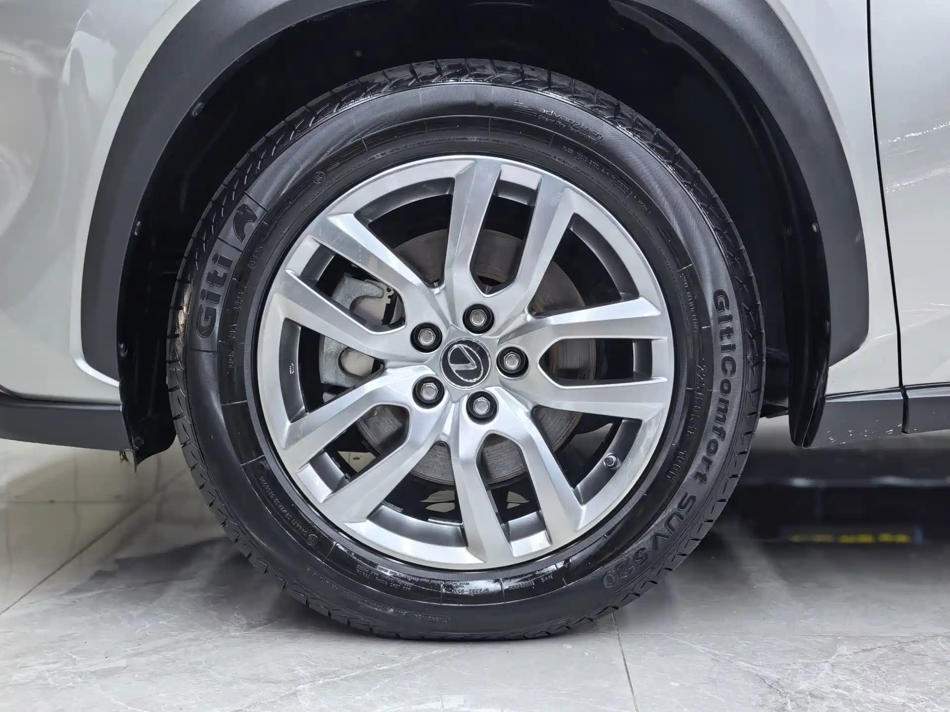 Фото 35 - Lexus NX