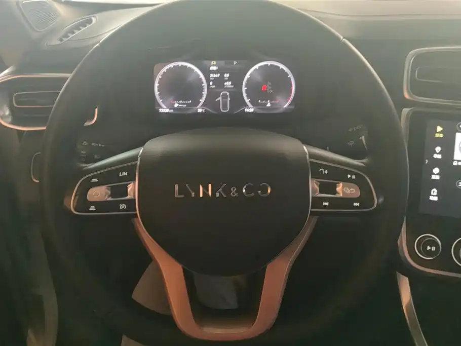 Lynk & Co 01 2017 2.0T 2WD Pro Version фото 15