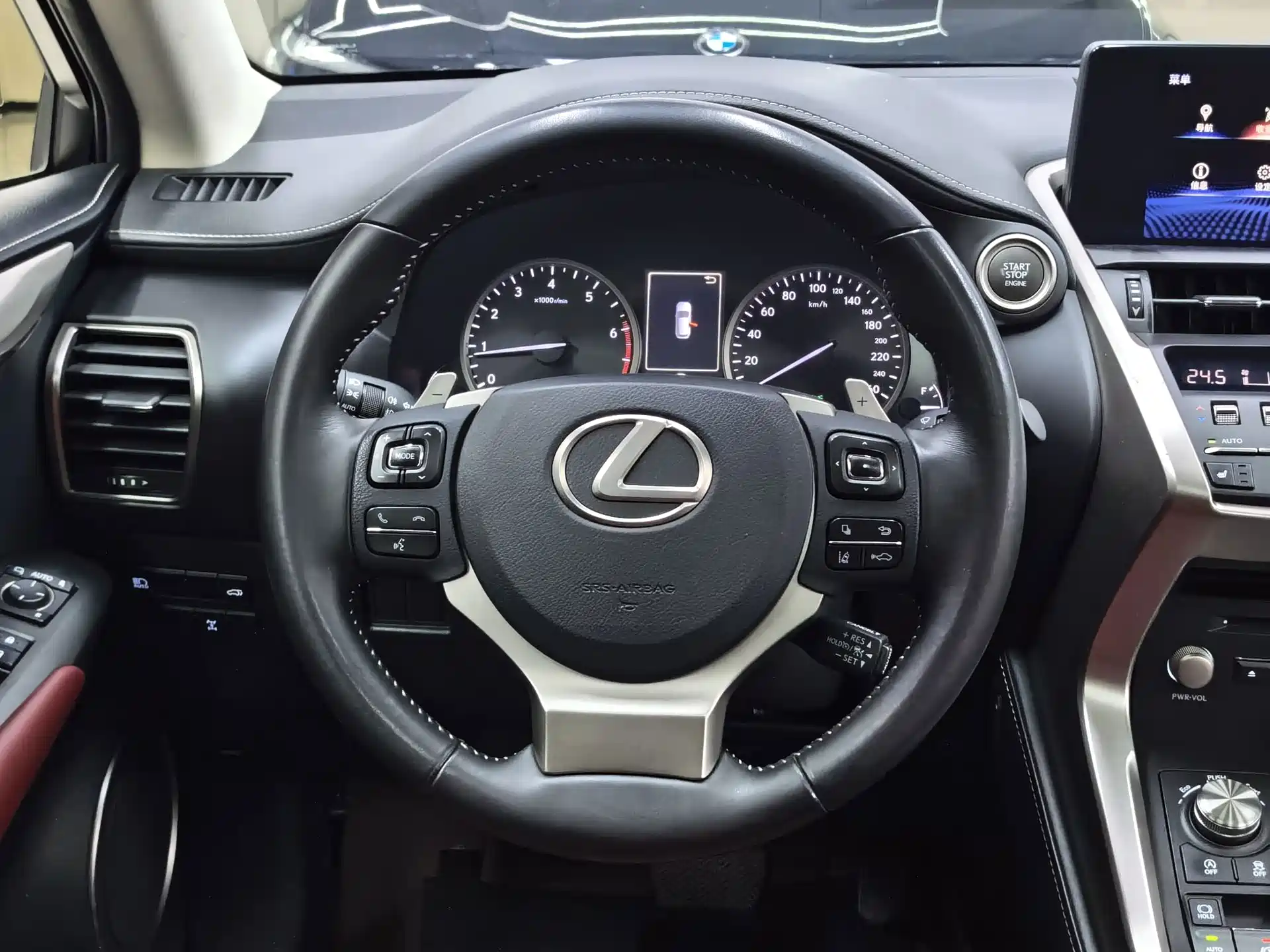 Фото 25 - Lexus NX