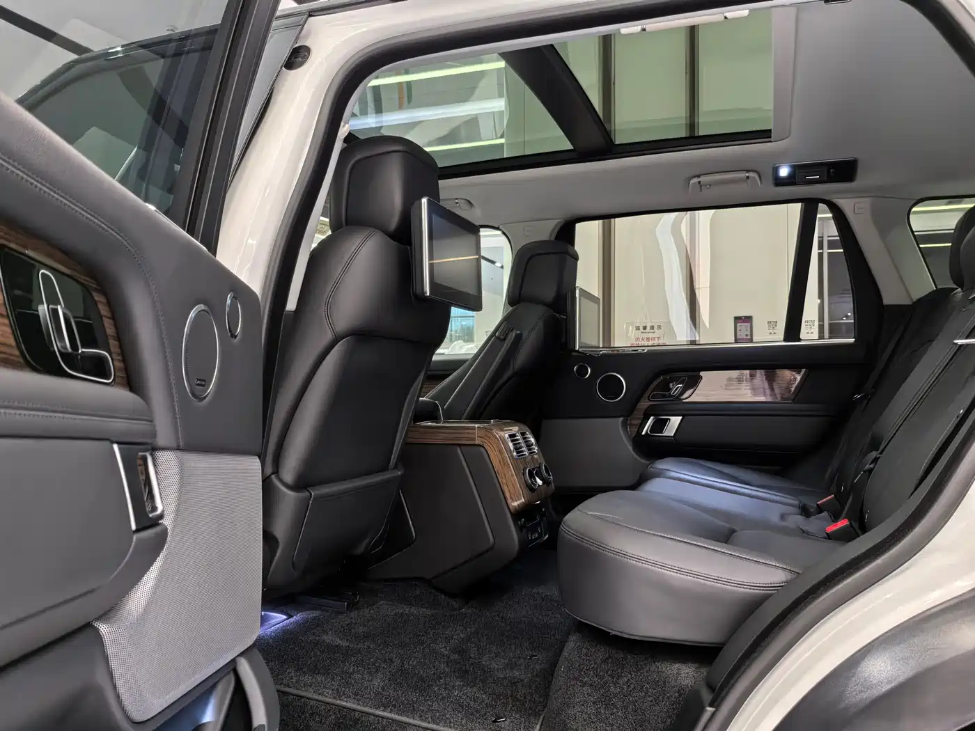 Land Rover Range Rover 2019 3.0 SC V6 Heritage Extended Edition фото 8
