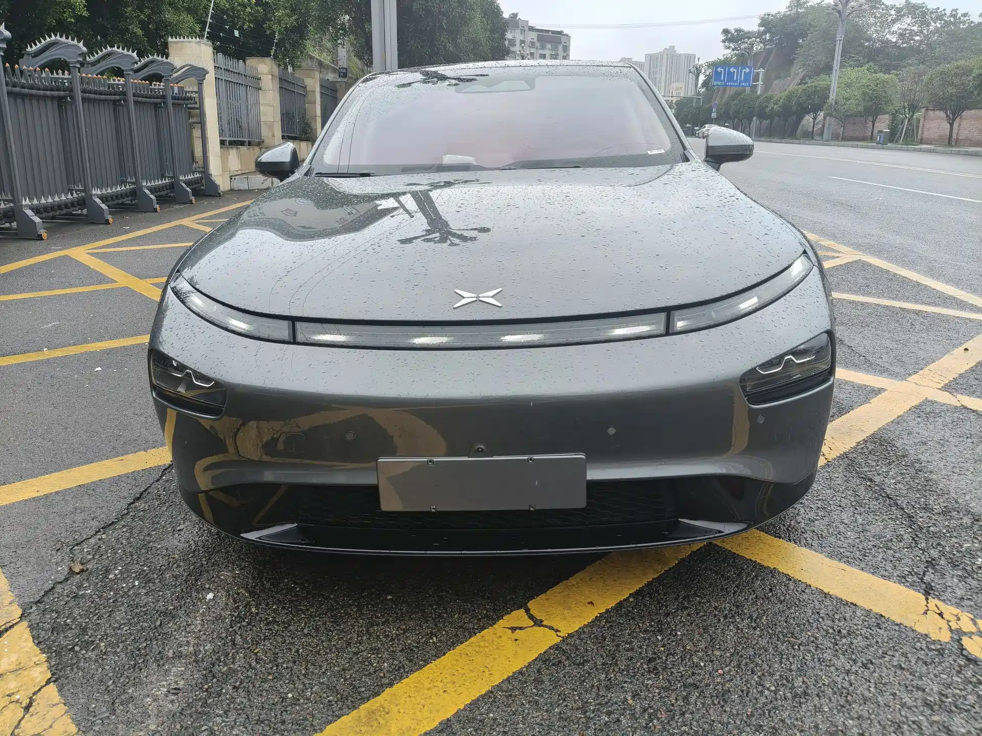 Фото 2 - XPeng P7