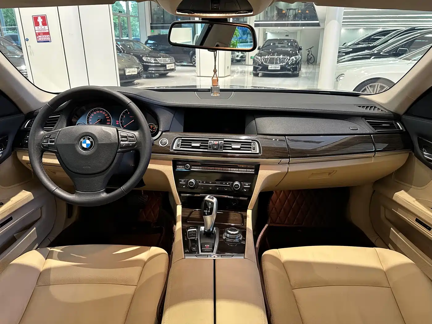 BMW 7 Series 2011 730Li Elegance фото 5