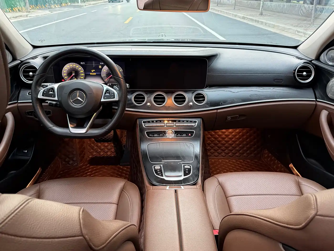 Фото 8 - Mercedes-Benz E-Class