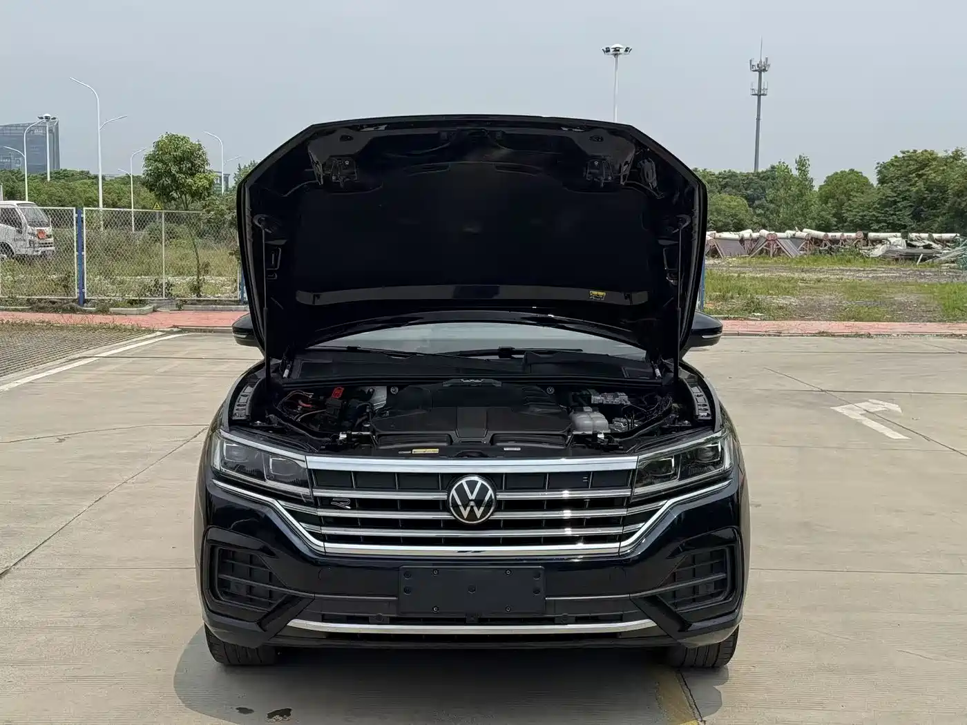VOLKSWAGEN TOUAREG