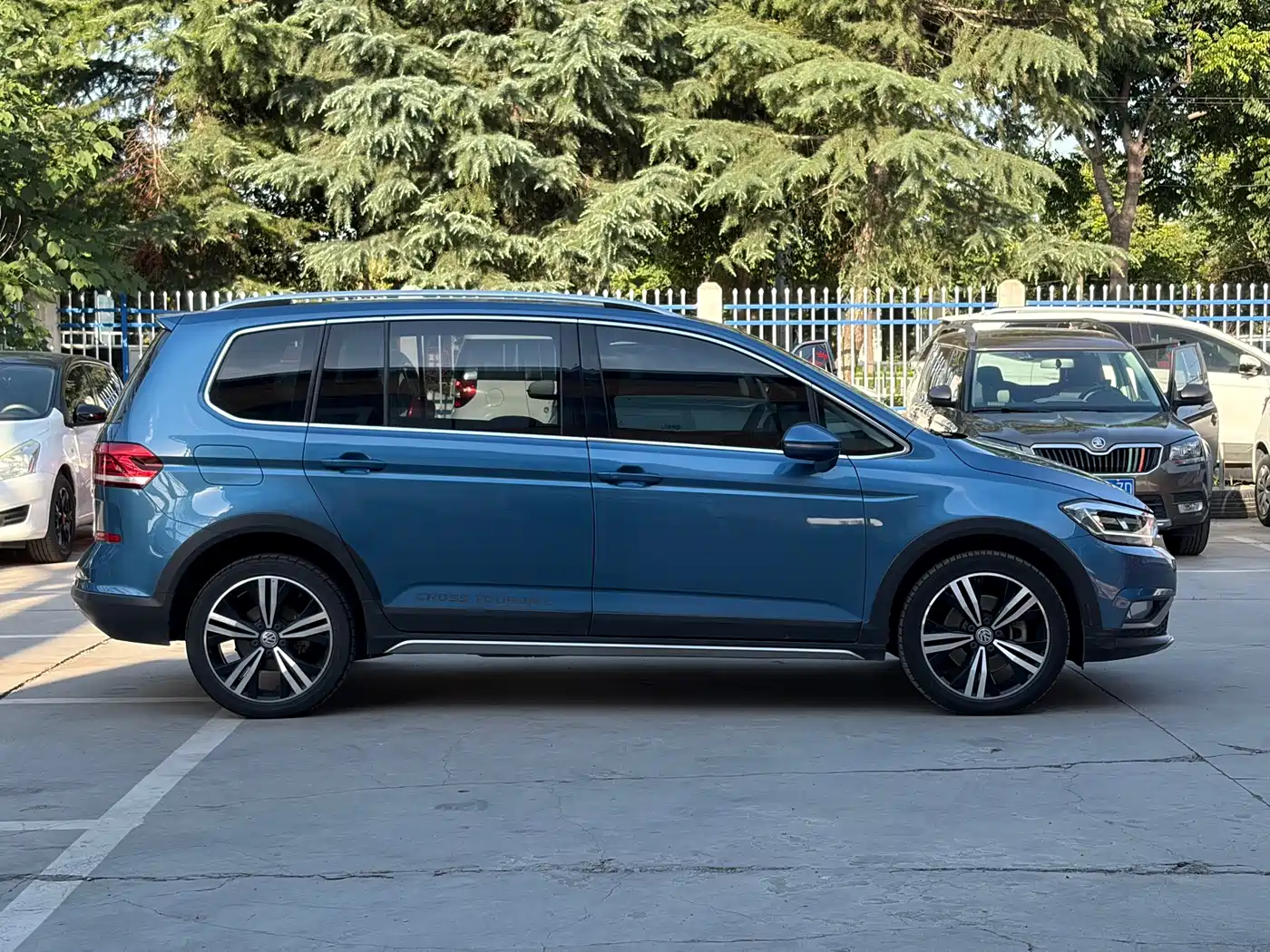 Volkswagen Touran 2021 2021 Touran L 280TSI DSG Cross Edition 7-seater