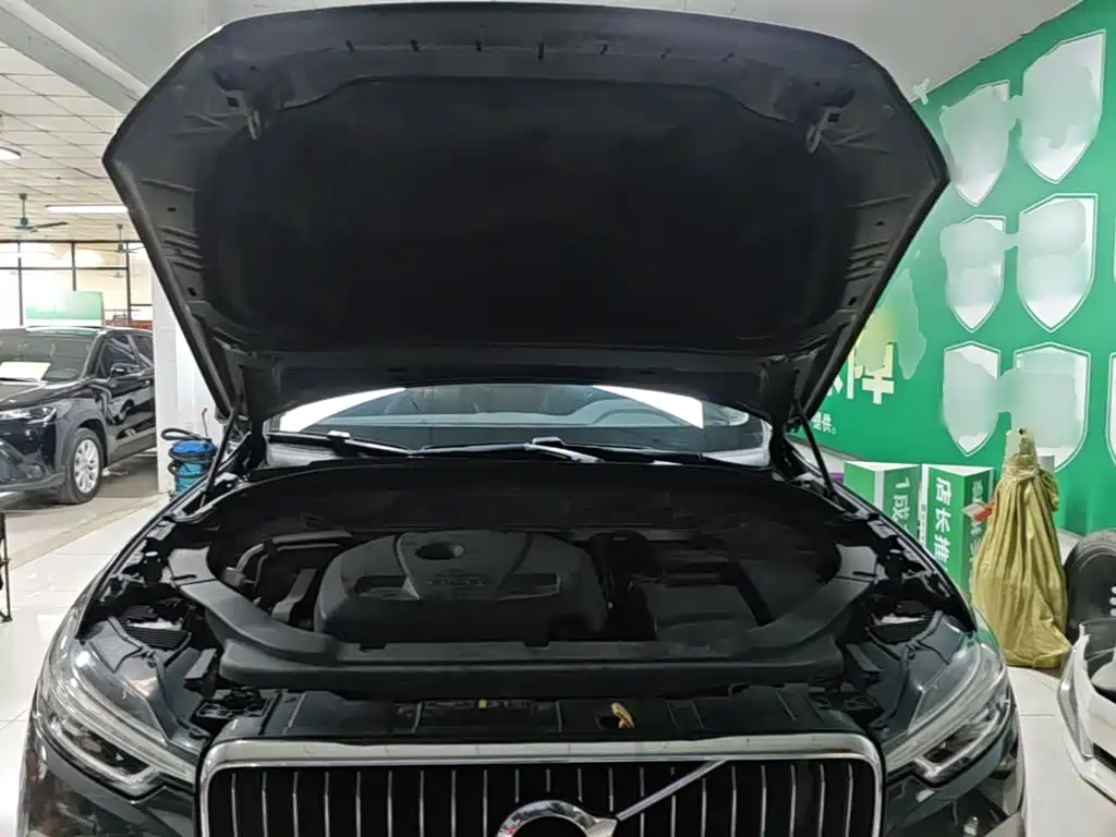 Фото 20 - Volvo XC60