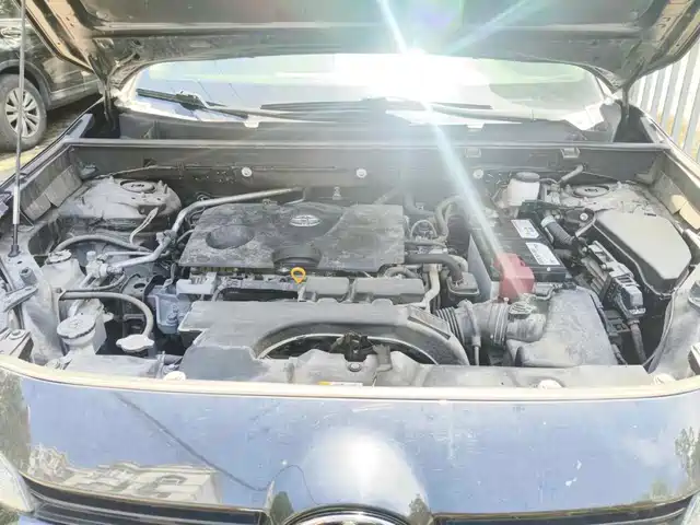 Toyota Wildlander 2021 2.0L CVT 2WD Luxury Edition — фото 3