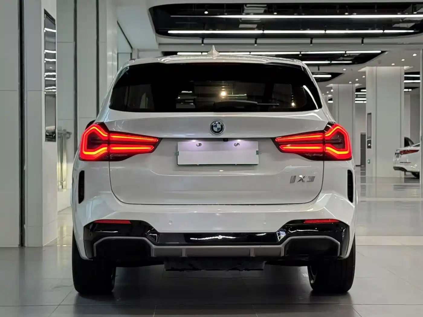 BMW iX3 2022 Leading Edition фото 5