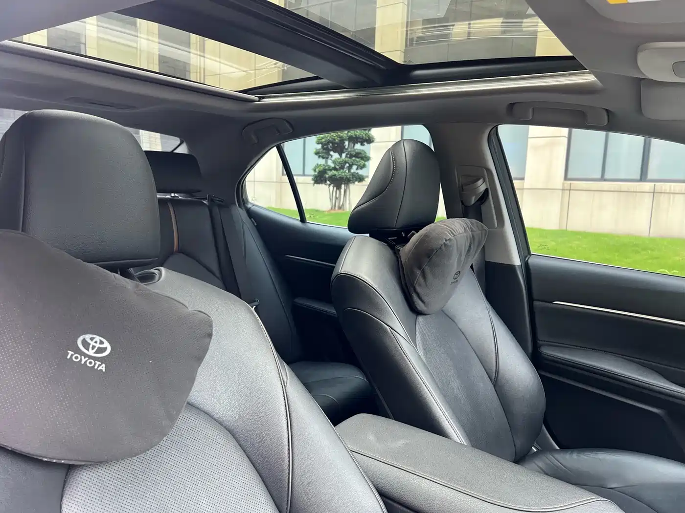 Toyota Camry 2023 Hybrid 2.5HG Luxury Edition фото 17