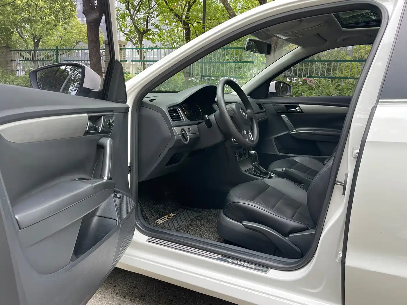 Volkswagen Lavida 2013 Facelift 1.4TSI DSG Comfort фото 4