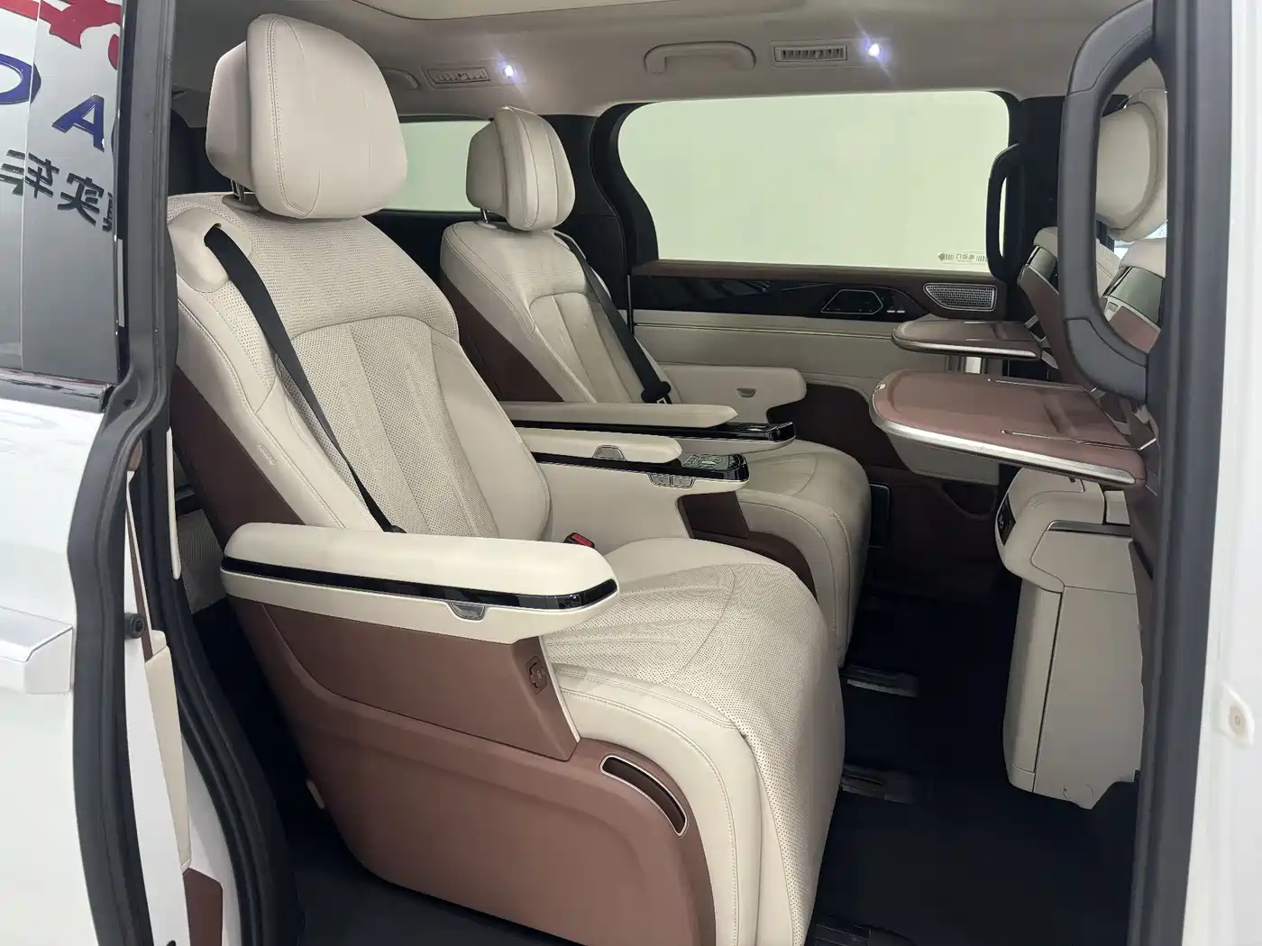 BYD Xia 2025 DM-i 1.5T 180km Surpass Edition фото 17