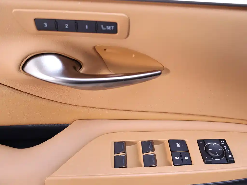 Lexus ES 2026 2025 200 Ultimate Edition