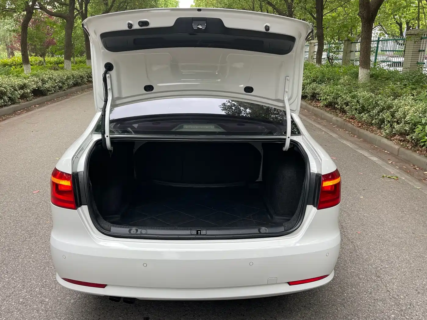 Volkswagen Lavida 2013 Facelift 1.4TSI DSG Comfort фото 11