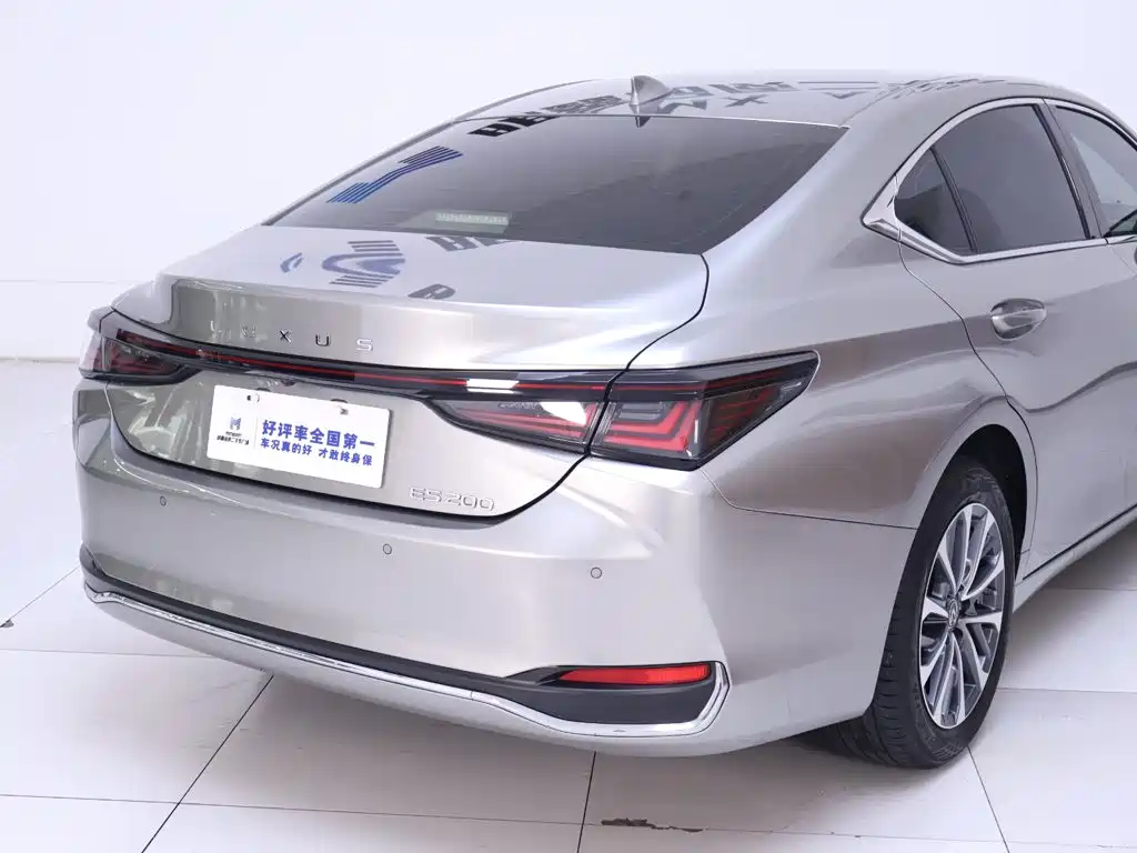 Lexus ES 2026 2025 200 Ultimate Edition