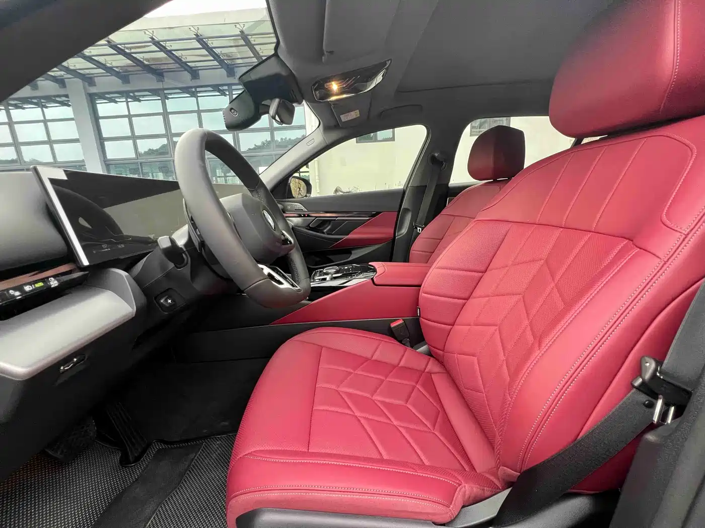 BMW 5 Series 2025 530Li Leading M Sport Package фото 4